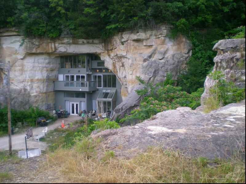 Illustration for article titled Remarkable Cave Houses, Including the Homes that Inspired Tolkien